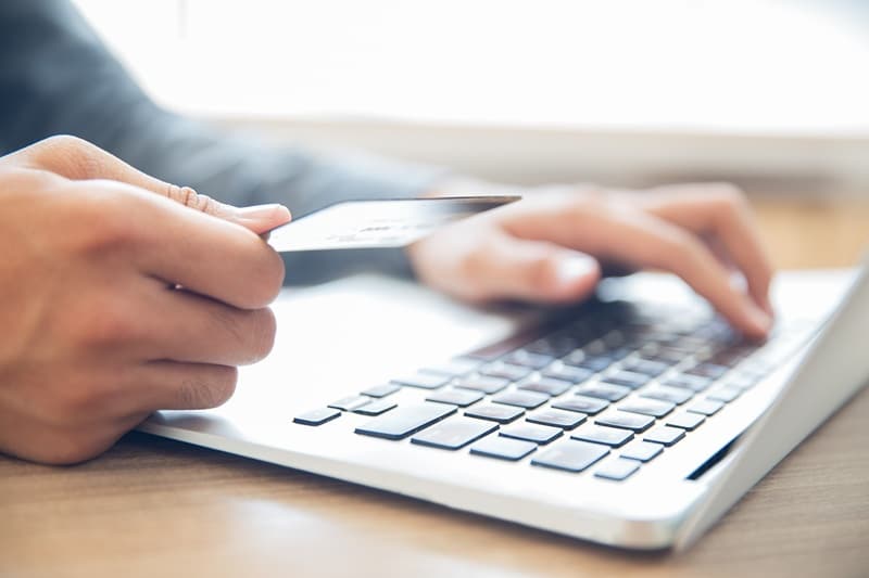 Compte gratuit et courtage low-cost : le duo gagnant pour l’investisseur ?