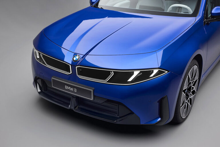 prix voitures électriques baisse Europe 2025 moyenne 42 700 euros modèles abordables normes CO2