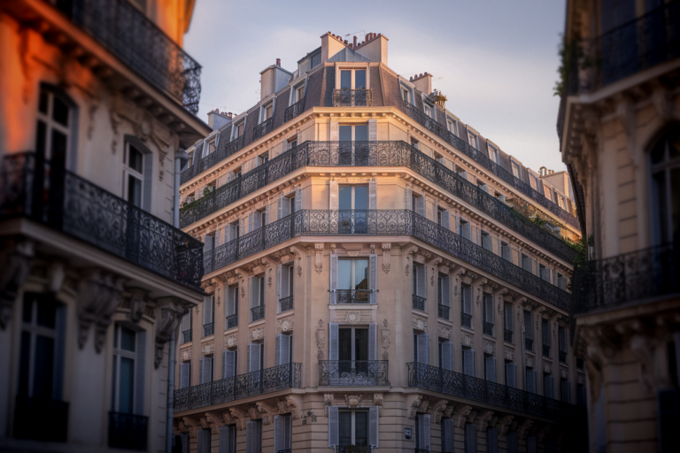 Loyers à Paris en 2026, la moitié des locataires paie plus d’un tiers de ses revenus
